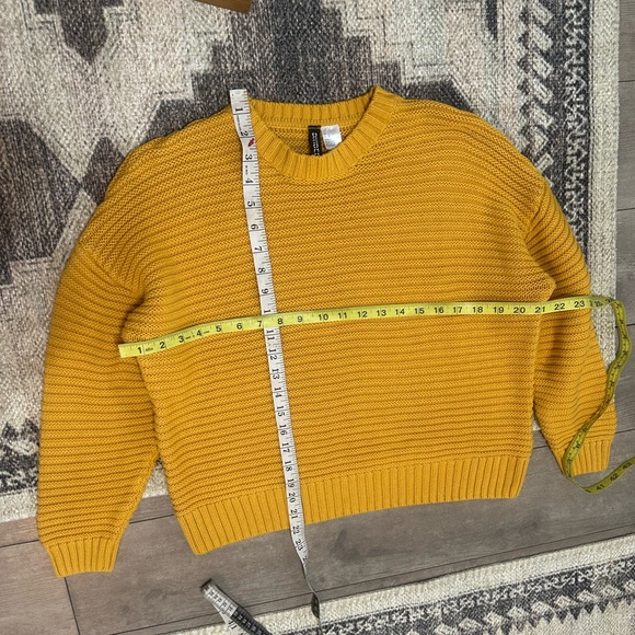 H&M Divided Women’s Mustard Yellow Sweater Textured Knit Size Large New - Picture 5 of 9